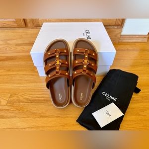 NWT Celine SLIDES TIPPI IN CALFSKIN - VEGETAL TANNING
TAN